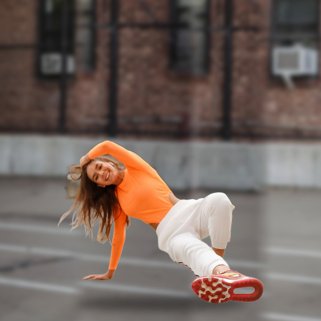 Mujer haciendo breakdance - moda deportiva mujer